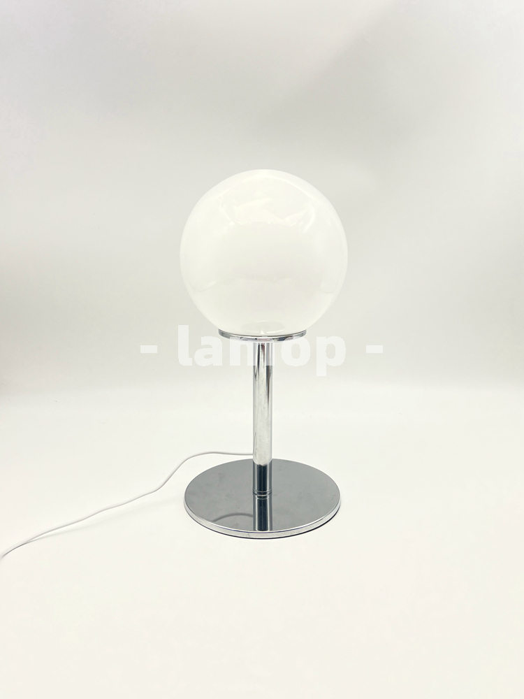 Melkwitte massieve globe chrom - Decor Lighting Lamps recensie en prijs